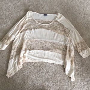 3/4 length sleeve shirt with lace detail